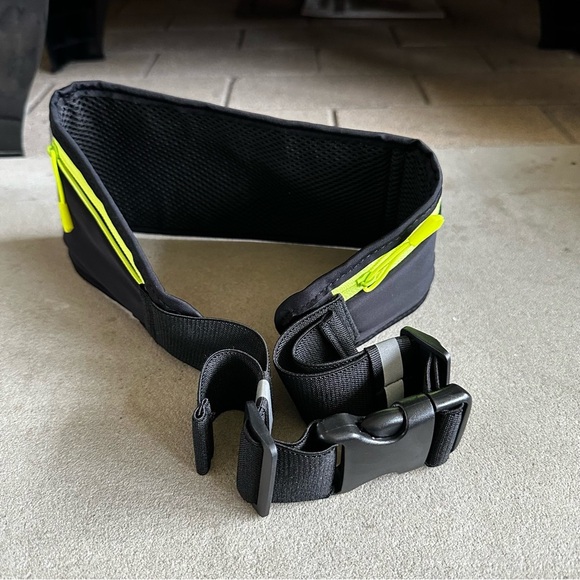 Black and Yellow Running Biking Belt Bag Zipper Pocket Adjustable - Picture 2 of 7